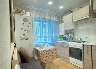 Продам 2-ком. квартиру, 43 м2, Чехов, улица Ильича, 32