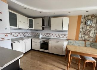 Сдам двухкомнатную квартиру, 60 м2, Тюмень, улица Станислава Карнацевича, 14, Восточный округ
