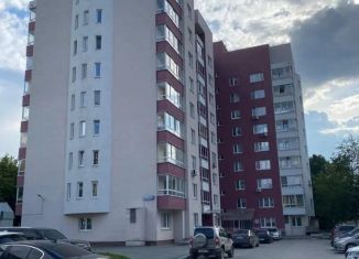 Сдам в аренду 2-ком. квартиру, 78 м2, Екатеринбург, Парниковая улица, 3А, метро Проспект Космонавтов