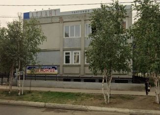 Продаю помещение свободного назначения, 200 м2, Мирный, улица Тихонова, 2А