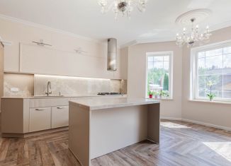 Дом на продажу, 397.3 м2, деревня Вороновка, Каштановая улица, 10