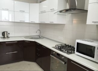 Сдам 1-комнатную квартиру, 55 м2, Астрахань, Боевая улица, 83Е