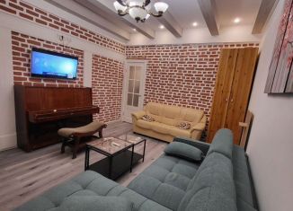 Сдаю двухкомнатную квартиру, 50 м2, Мурманск, проспект Ленина, 96