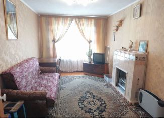 Сдам в аренду трехкомнатную квартиру, 63 м2, Псковская область, улица Военный Городок-3, 107
