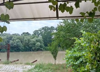 Продаю гараж, 30 м2, Кропоткин, Красная улица