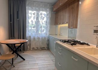 Продаю 2-комнатную квартиру, 57 м2, Калининград, улица Баженова, 13Б