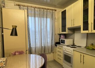 Продается 3-ком. квартира, 57 м2, Мурманск, улица Капитана Маклакова, 24, Октябрьский округ