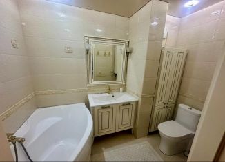 Сдам 3-комнатную квартиру, 100 м2, Грозный, улица У.А. Садаева, 23, 3-й микрорайон