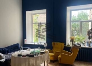 Сдаю 3-ком. квартиру, 100 м2, Санкт-Петербург, 9-я линия Васильевского острова, 44