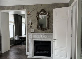 Четырехкомнатная квартира в аренду, 100 м2, Санкт-Петербург, набережная реки Мойки, 82