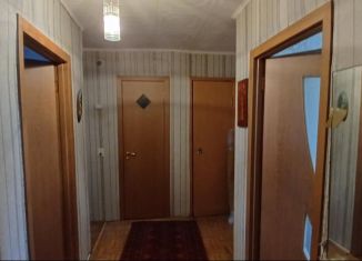 Продажа 3-ком. квартиры, 60 м2, Боровичи, улица Декабристов, 57