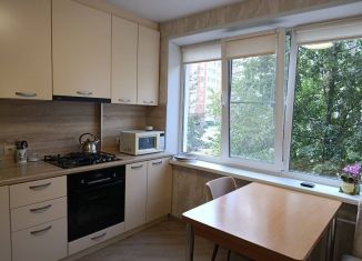 Продаю 2-комнатную квартиру, 56 м2, Йошкар-Ола, улица Кирова, 17, микрорайон Восточный