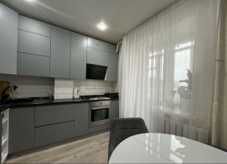 Продается 2-комнатная квартира, 55 м2, поселок городского типа Кугеси, Советская улица, 13