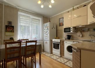 Продаю 2-ком. квартиру, 57 м2, Челябинск, улица Ворошилова, 9Б