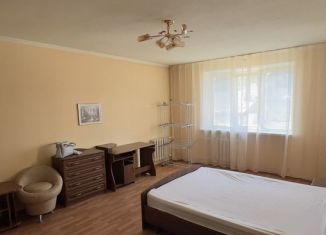 Сдам в аренду 1-ком. квартиру, 45 м2, Аксай, улица Платова, 83