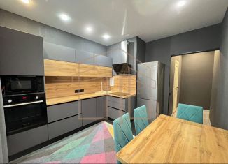 Продам 1-ком. квартиру, 36.5 м2, Тюмень, Ленинский округ, улица Парада Победы, 9