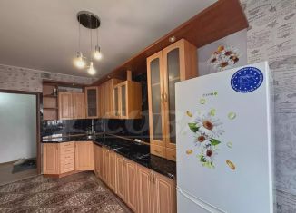 Сдам 3-ком. квартиру, 70 м2, Тюмень, улица Домостроителей, 6А