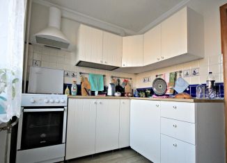 Сдаю в аренду трехкомнатную квартиру, 64 м2, Санкт-Петербург, Средний проспект Васильевского острова, 61Б