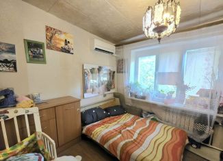 Продается 1-ком. квартира, 32 м2, Таганрог, улица Пальмиро Тольятти, 36-2