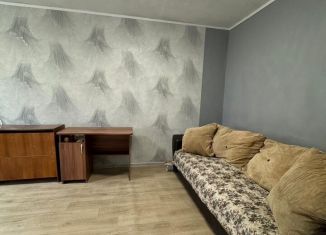 Продается 2-ком. квартира, 40 м2, Березники, улица Веры Бирюковой, 12