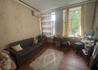 Продается четырехкомнатная квартира, 55 м2, Армавир, улица Степана Разина, 105