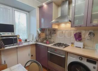Продаю 3-ком. квартиру, 53 м2, Тюмень, улица Баумана, 27