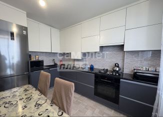 Продаю трехкомнатную квартиру, 70 м2, Белебей, улица Травницкого, 6А