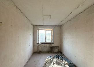 Продается трехкомнатная квартира, 56 м2, Алексин, улица 50 лет Октября, 21