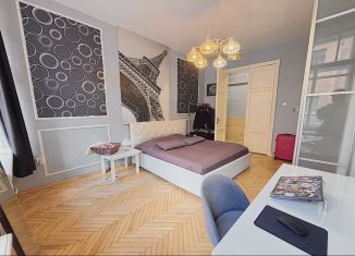 Сдам в аренду трехкомнатную квартиру, 90 м2, Санкт-Петербург, Свечной переулок, 27