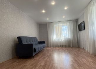 Двухкомнатная квартира в аренду, 68 м2, Уфа, улица Генерала Ишбулатова, 8/3