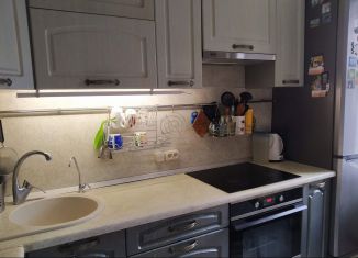 Продам трехкомнатную квартиру, 69 м2, Челябинск, Калининский район, улица Братьев Кашириных, 118А