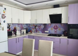 Продаю двухкомнатную квартиру, 64.5 м2, Саратов, улица имени А.В. Плякина, 1