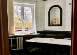 Продажа 3-ком. квартиры, 97 м2, Тула, улица Дзержинского, 10