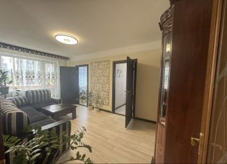 Продам четырехкомнатную квартиру, 61.1 м2, Оренбург, улица Дружбы, 3/3