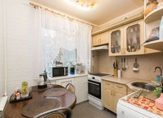 Продаю 3-ком. квартиру, 50.1 м2, Тюмень, Комбинатская улица, 38