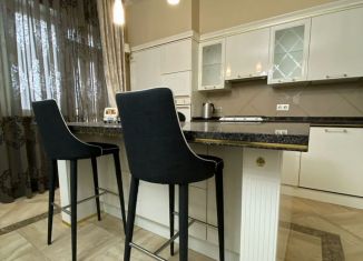Сдам в аренду 3-комнатную квартиру, 120 м2, Краснодар, Алуштинская улица, 1