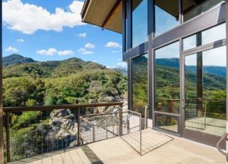 Продам дом, 140 м2, посёлок городского типа Красная Поляна, Дальняя улица