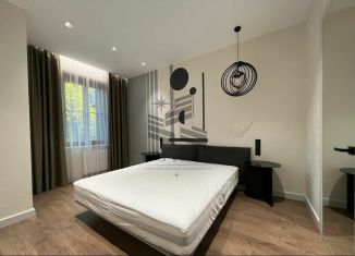 Сдам в аренду 3-ком. квартиру, 80 м2, Санкт-Петербург, Орловская улица, 1к4, Центральный район