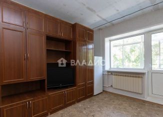 Продаю трехкомнатную квартиру, 60.1 м2, село Белогорье, Заводская улица, 3