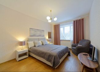 Сдам 2-ком. квартиру, 57 м2, Санкт-Петербург, улица Ленсовета, 43к3