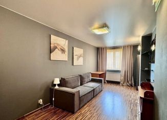 Сдам в аренду 1-ком. квартиру, 52 м2, Саратов, улица имени В.С. Зарубина