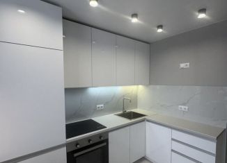 Продаю двухкомнатную квартиру, 60 м2, Киров, улица Маклина, 60А