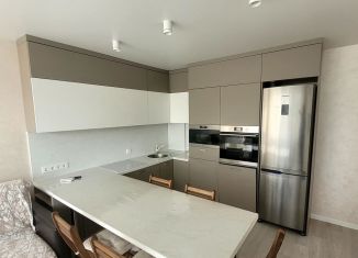 Сдается трехкомнатная квартира, 81 м2, Тюмень, улица Газовиков, 34