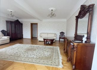 Продаю 4-ком. квартиру, 110 м2, Махачкала, Радужная улица, 21А