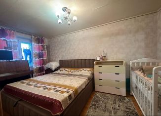 Продается 2-комнатная квартира, 49 м2, Армавир, улица Чичерина, 61