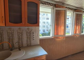 Трехкомнатная квартира на продажу, 57.7 м2, Судак, Яблоневая улица, 7