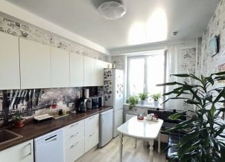 Продажа 3-ком. квартиры, 70.5 м2, Березники, улица Строителей, 10, ЖК Любимов