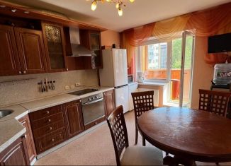 Продаю 3-ком. квартиру, 91.2 м2, Магнитогорск, улица Труда, 61