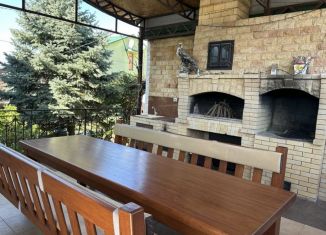 Сдается в аренду дом, 150 м2, село Верхневесёлое, Черновицкая улица, 82