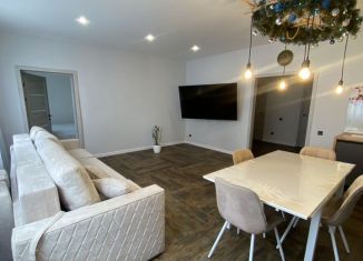 Трехкомнатная квартира в аренду, 100 м2, Тюмень, 2-я Луговая улица, 24к2